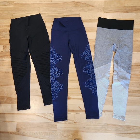 🔥 Sz S Aerie Bundle (As-Is) - 3 Leggings, 1 Sweater - Picture 3 of 6